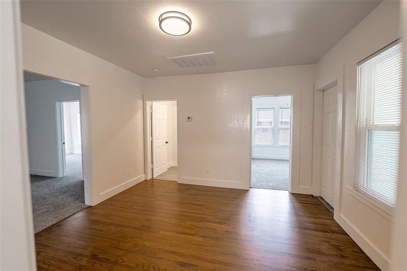 924 E Leuda Street, Fort Worth TX 76104 - Photo 9
