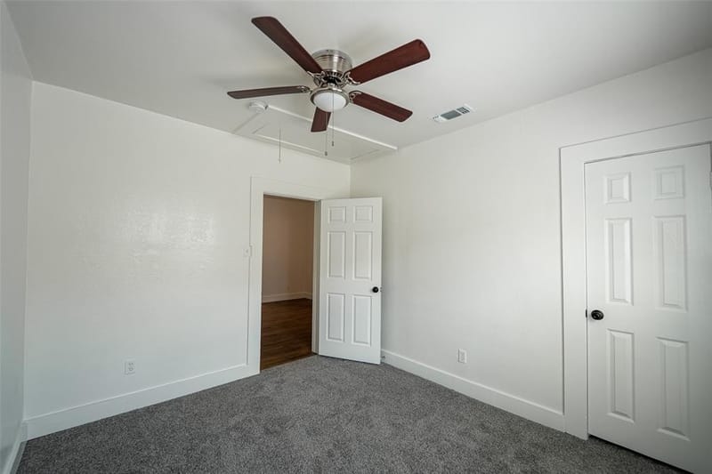 924 E Leuda Street, Fort Worth TX 76104 - Photo 14