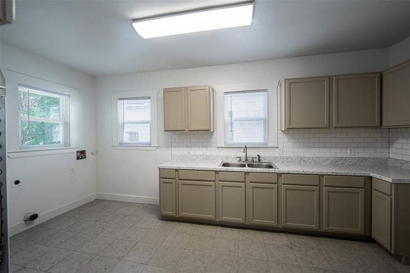 924 E Leuda Street, Fort Worth TX 76104 - Photo 11