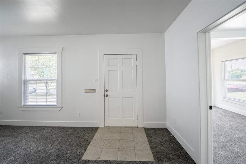 924 E Leuda Street, Fort Worth TX 76104 - Photo 8