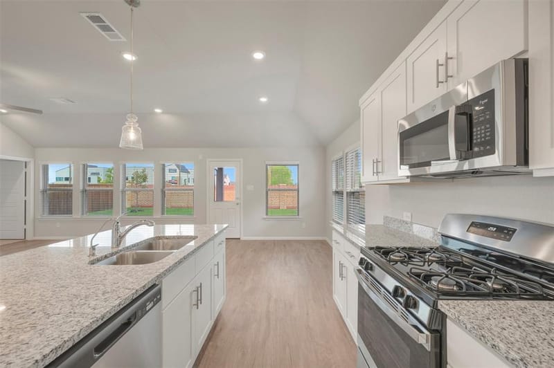 110 Rockwood Lane, Justin TX 76247 - Photo 7