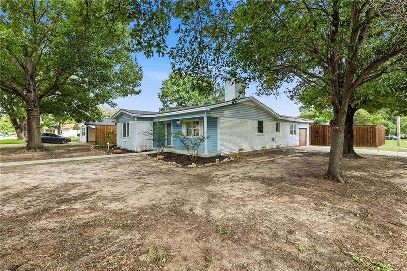 588 Pine Street, Lewisville TX 75057 - Photo 2