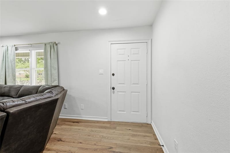 588 Pine Street, Lewisville TX 75057 - Photo 6