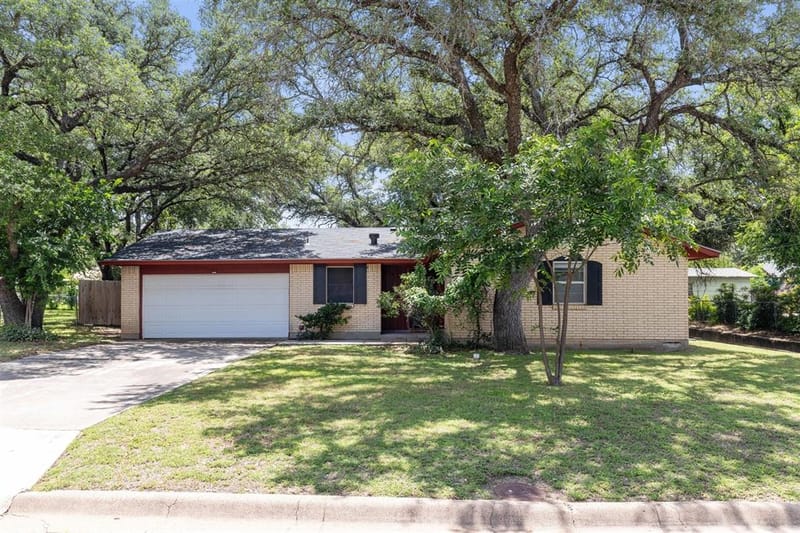 1604 Oakland Terrace, Brownwood TX 76801 - Photo 2