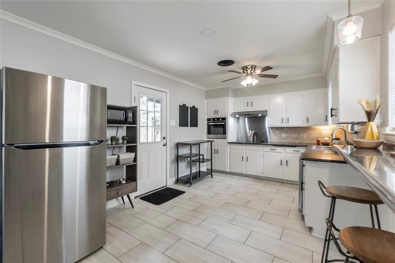 3704 Stadium Drive, Fort Worth TX 76109 - Photo 3
