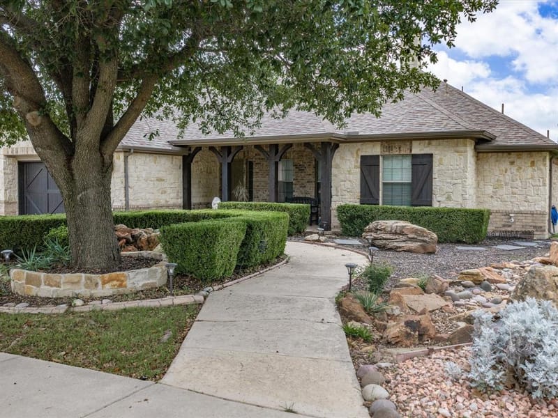 11029 Owl Creek Drive, Fort Worth TX 76179 - Photo 6