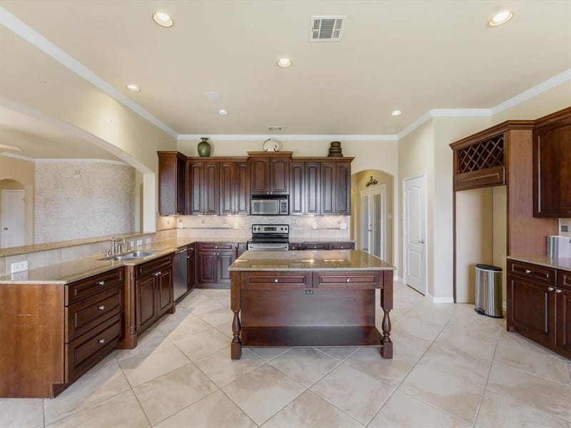 11029 Owl Creek Drive, Fort Worth TX 76179 - Photo 13