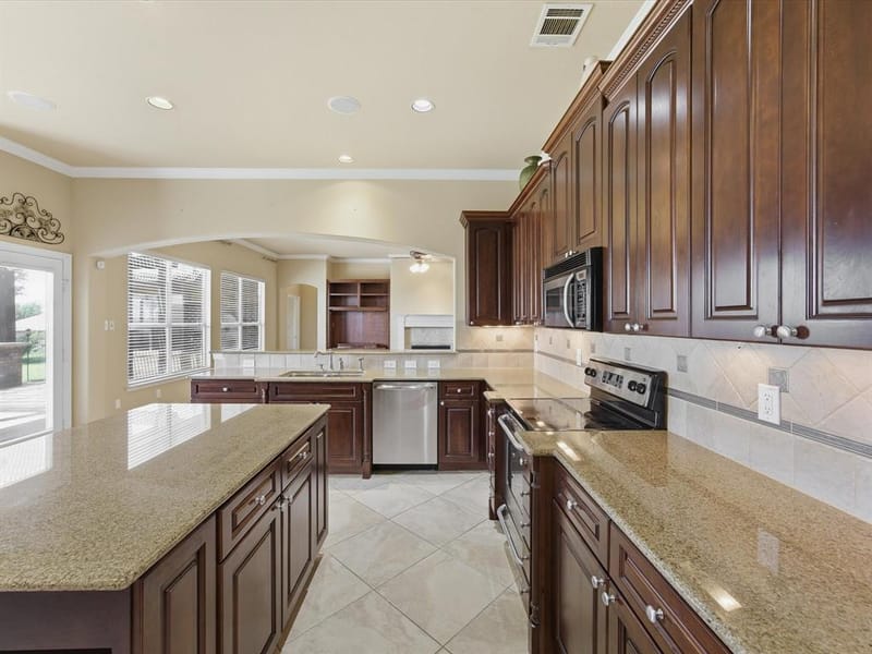 11029 Owl Creek Drive, Fort Worth TX 76179 - Photo 17