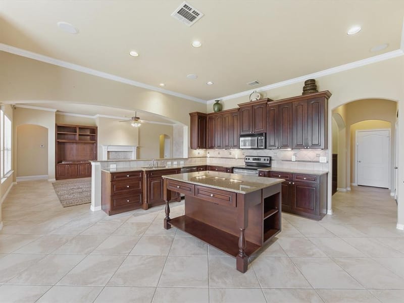 11029 Owl Creek Drive, Fort Worth TX 76179 - Photo 12