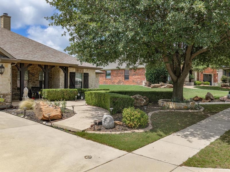 11029 Owl Creek Drive, Fort Worth TX 76179 - Photo 7