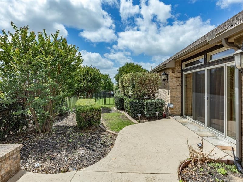 11029 Owl Creek Drive, Fort Worth TX 76179 - Photo 3