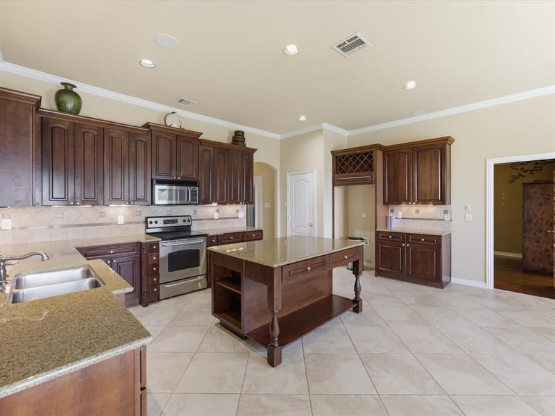 11029 Owl Creek Drive, Fort Worth TX 76179 - Photo 14