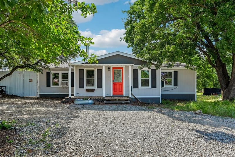128 Gunnison Court, Azle TX 76020 - Photo 2