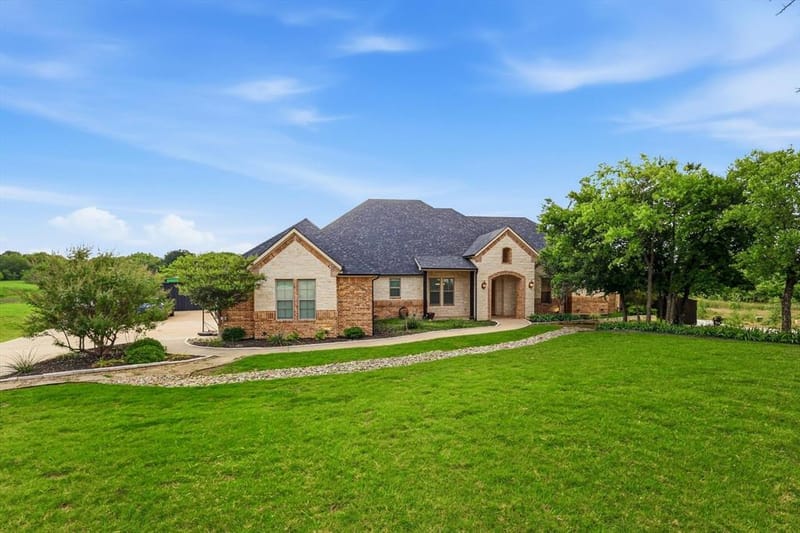 1040 Lighthouse Court, Grand Prairie TX 75104 - Photo 2