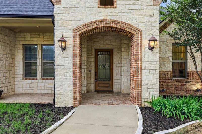 1040 Lighthouse Court, Grand Prairie TX 75104 - Photo 3