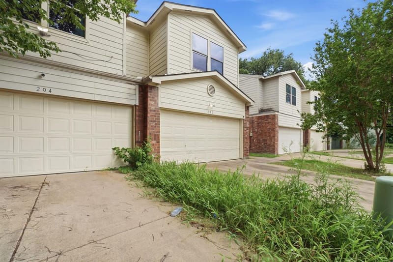 202 Creek Cove Drive, Dallas TX 75217 - Photo 2