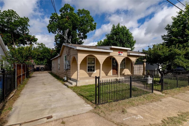 3219 N Winnetka Avenue, Dallas TX 75212 - Photo 2