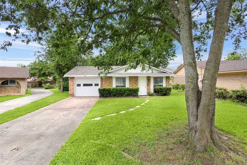 111 Alamo Street, Waxahachie TX 75165