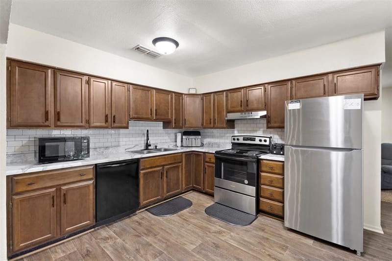 111 Alamo Street, Waxahachie TX 75165 - Photo 9