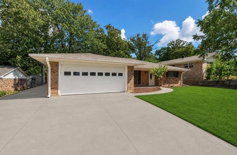 1335 Crestview Drive, Denison TX 75020 - Photo 2