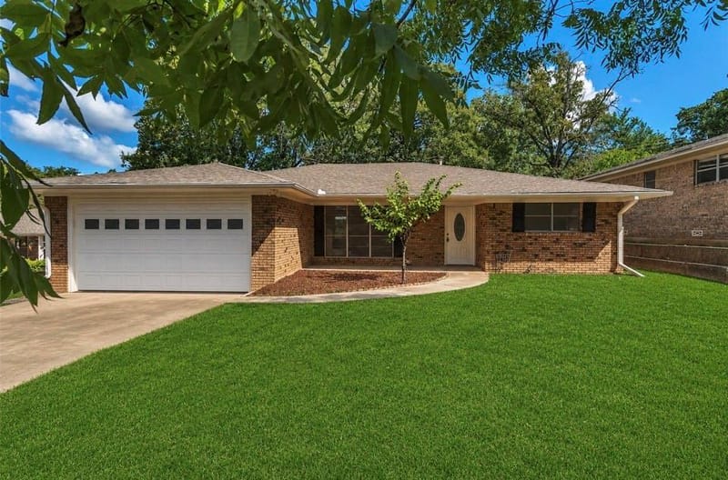 1335 Crestview Drive, Denison TX 75020