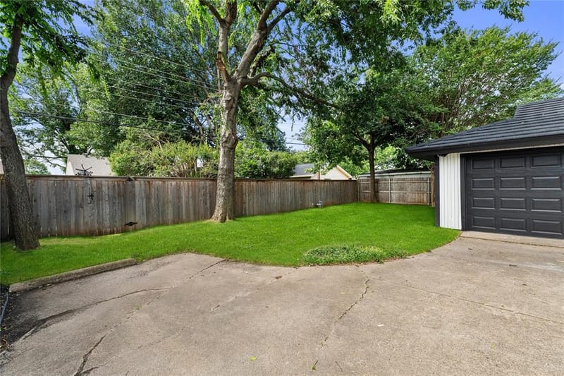 10236 Mapleridge Drive, Dallas TX 75238 - Photo 32
