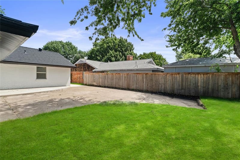 10236 Mapleridge Drive, Dallas TX 75238 - Photo 31