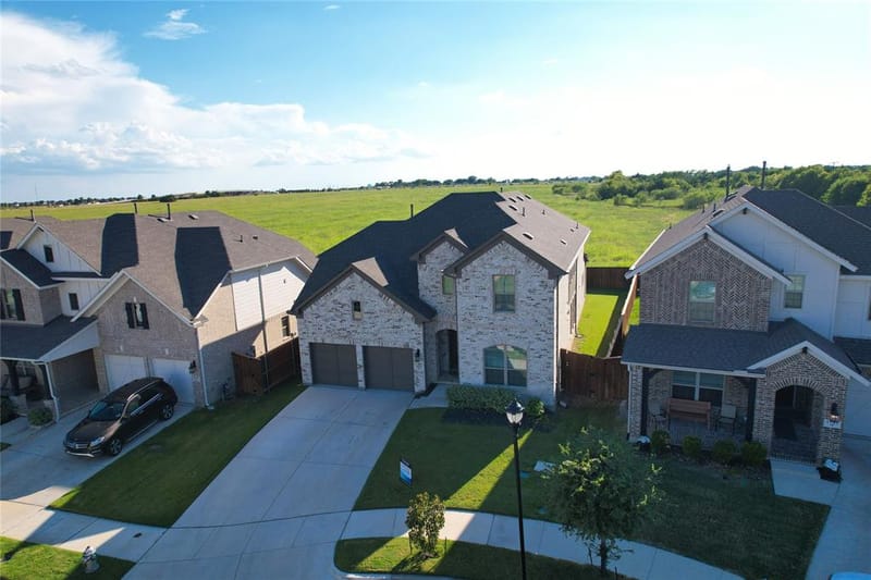 1105 Maverick Drive, Mansfield TX 76063