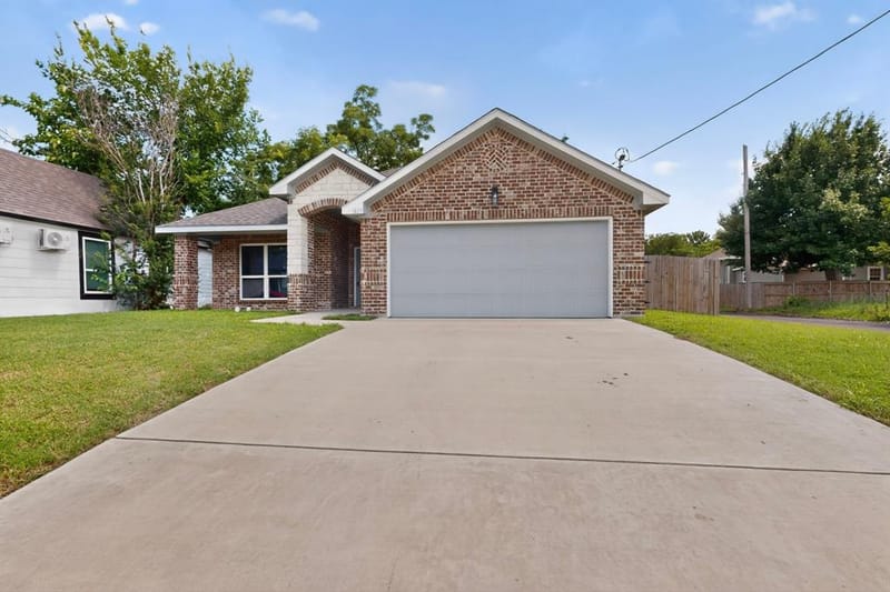 1615 Jones Street, Greenville TX 75401 - Photo 7