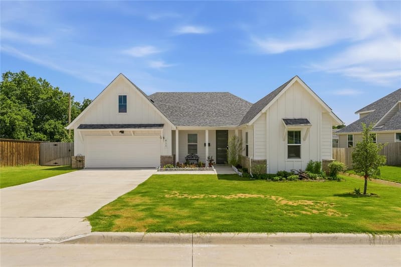 411 W Harwood Road, Euless TX 76039 - Photo 3