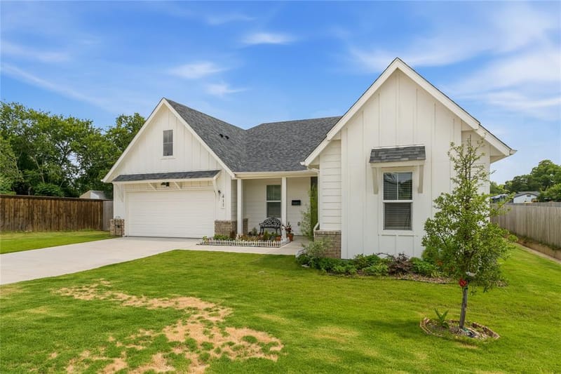 411 W Harwood Road, Euless TX 76039 - Photo 4
