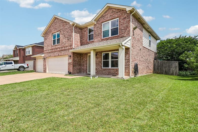 704 Partridge Drive, Saginaw TX 76131 - Photo 2
