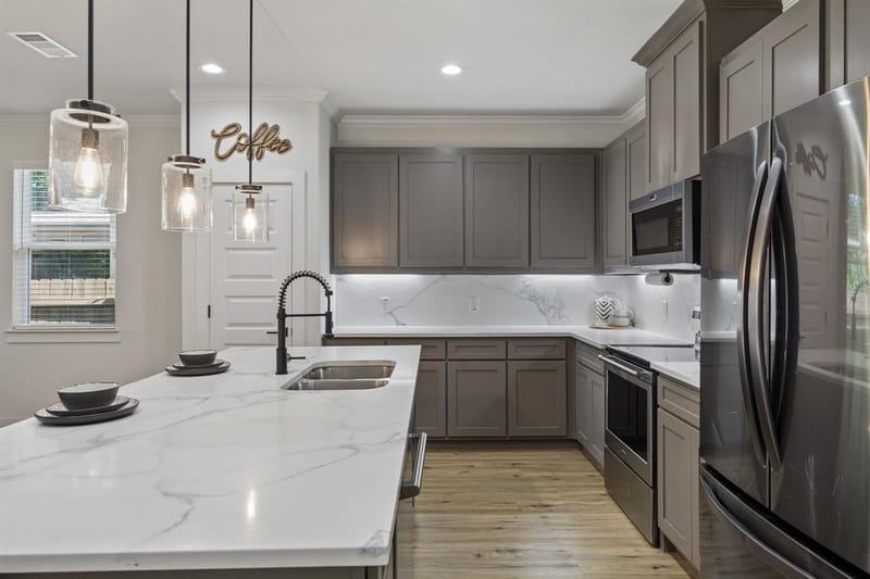 3806 Vandervort Drive, Dallas TX 75216 - Photo 2