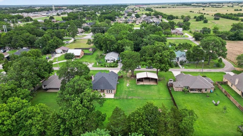 1004 E Main Street, Tioga TX 76271 - Photo 2