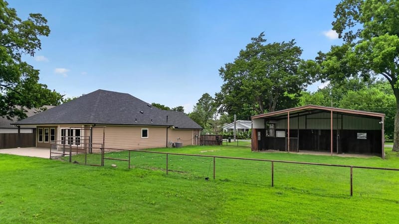 1004 E Main Street, Tioga TX 76271 - Photo 26