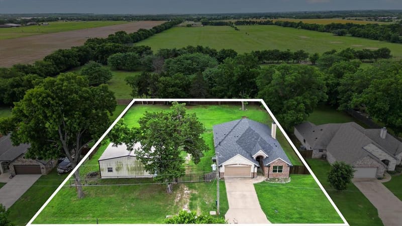 1004 E Main Street, Tioga TX 76271 - Photo 3