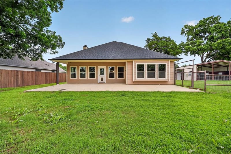 1004 E Main Street, Tioga TX 76271 - Photo 28