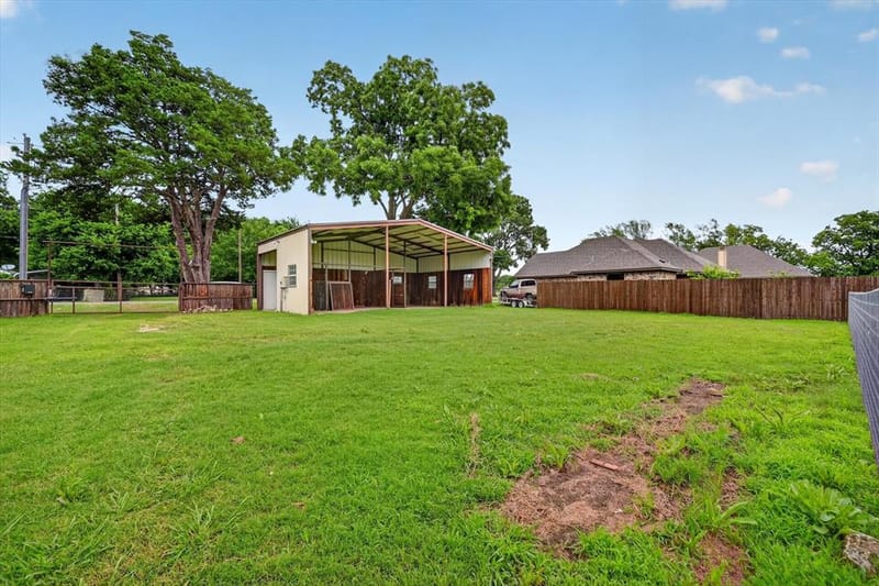 1004 E Main Street, Tioga TX 76271 - Photo 30