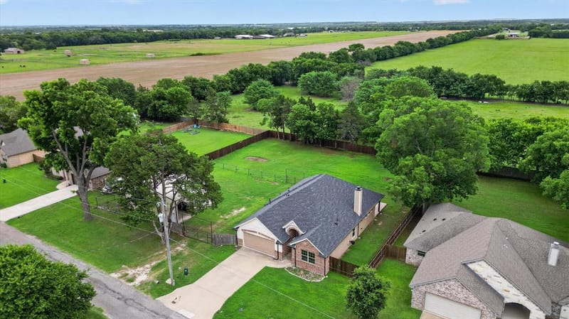 1004 E Main Street, Tioga TX 76271 - Photo 33