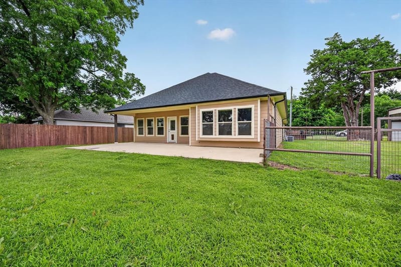 1004 E Main Street, Tioga TX 76271 - Photo 29