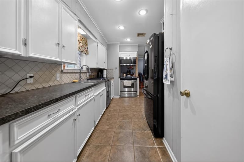 813 E Clinton Avenue, Athens TX 75751 - Photo 12