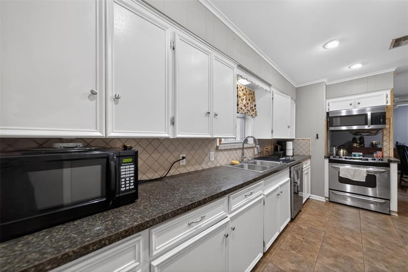 813 E Clinton Avenue, Athens TX 75751 - Photo 11