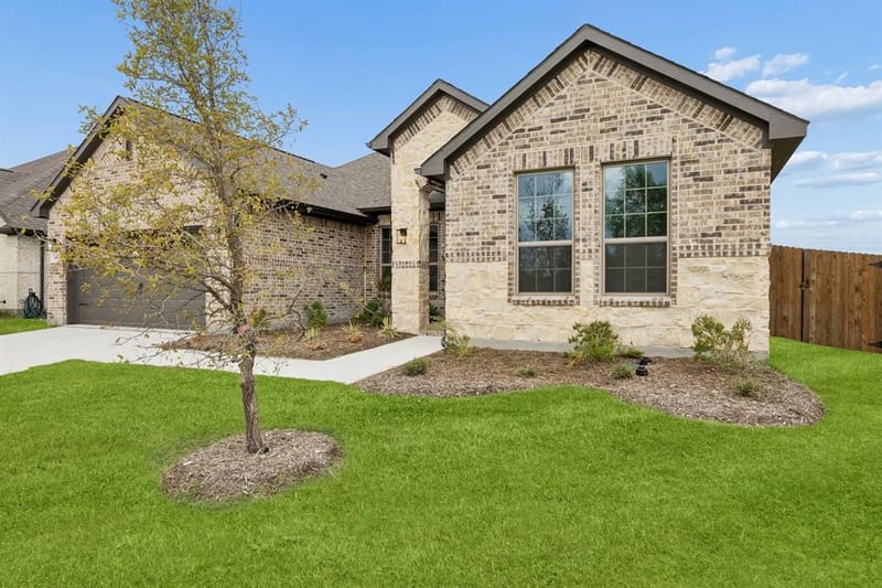 685 Red Maple Road, Waxahachie TX 75165 - Photo 2