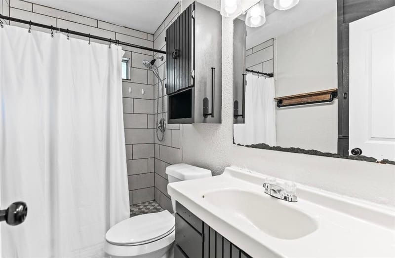 3807 Falls Drive, Dallas TX 75211 - Photo 9
