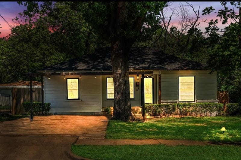 3807 Falls Drive, Dallas TX 75211 - Photo 14