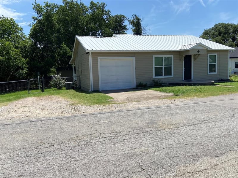 506 N Lamar Street, Weatherford TX 76086 - Photo 2