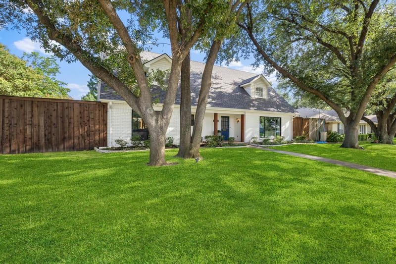 3060 Timberview Road, Dallas TX 75229 - Photo 2