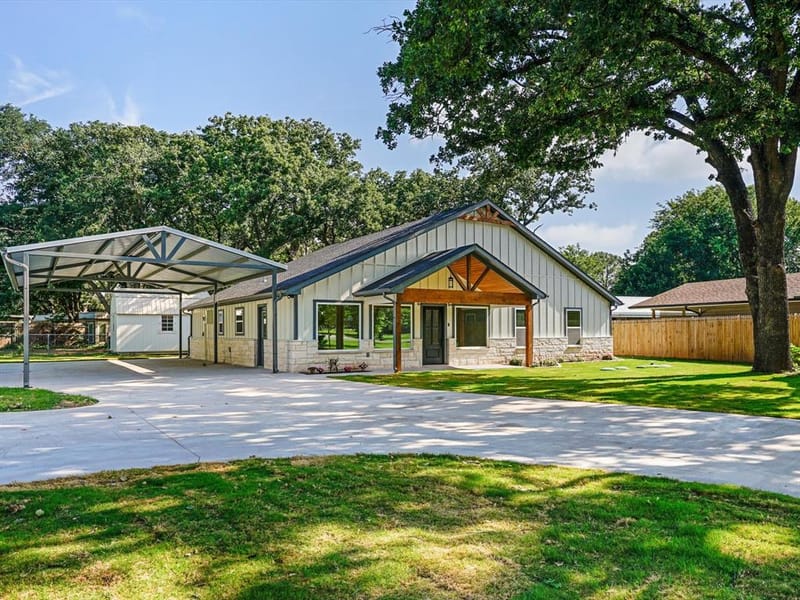 4004 Pueblo Court, Granbury TX 76048