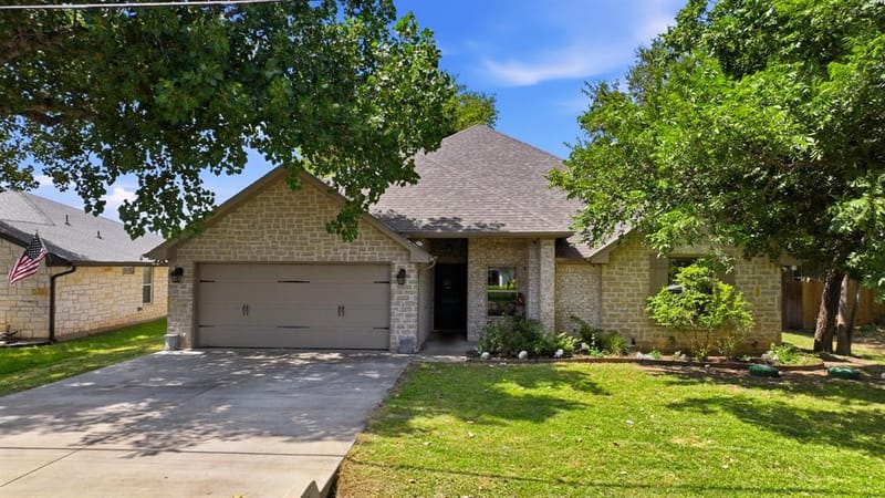 4016 Cherokee Court, Granbury TX 76048 - Photo 3