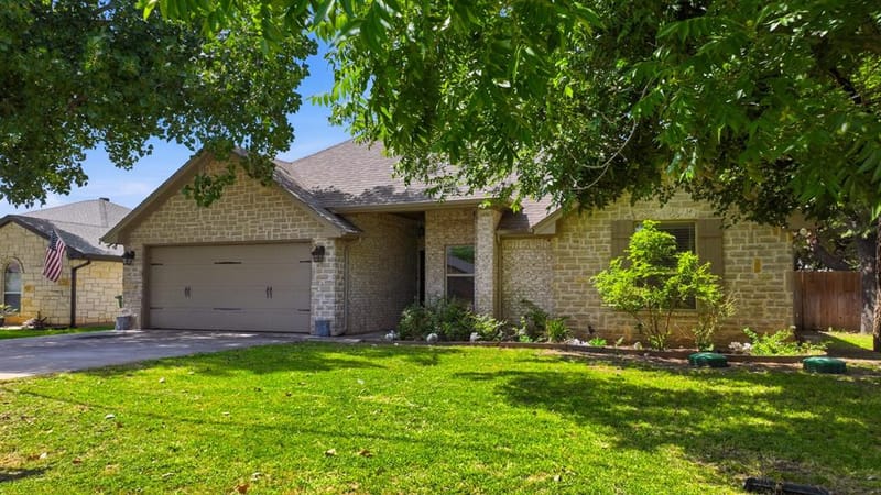 4016 Cherokee Court, Granbury TX 76048 - Photo 4